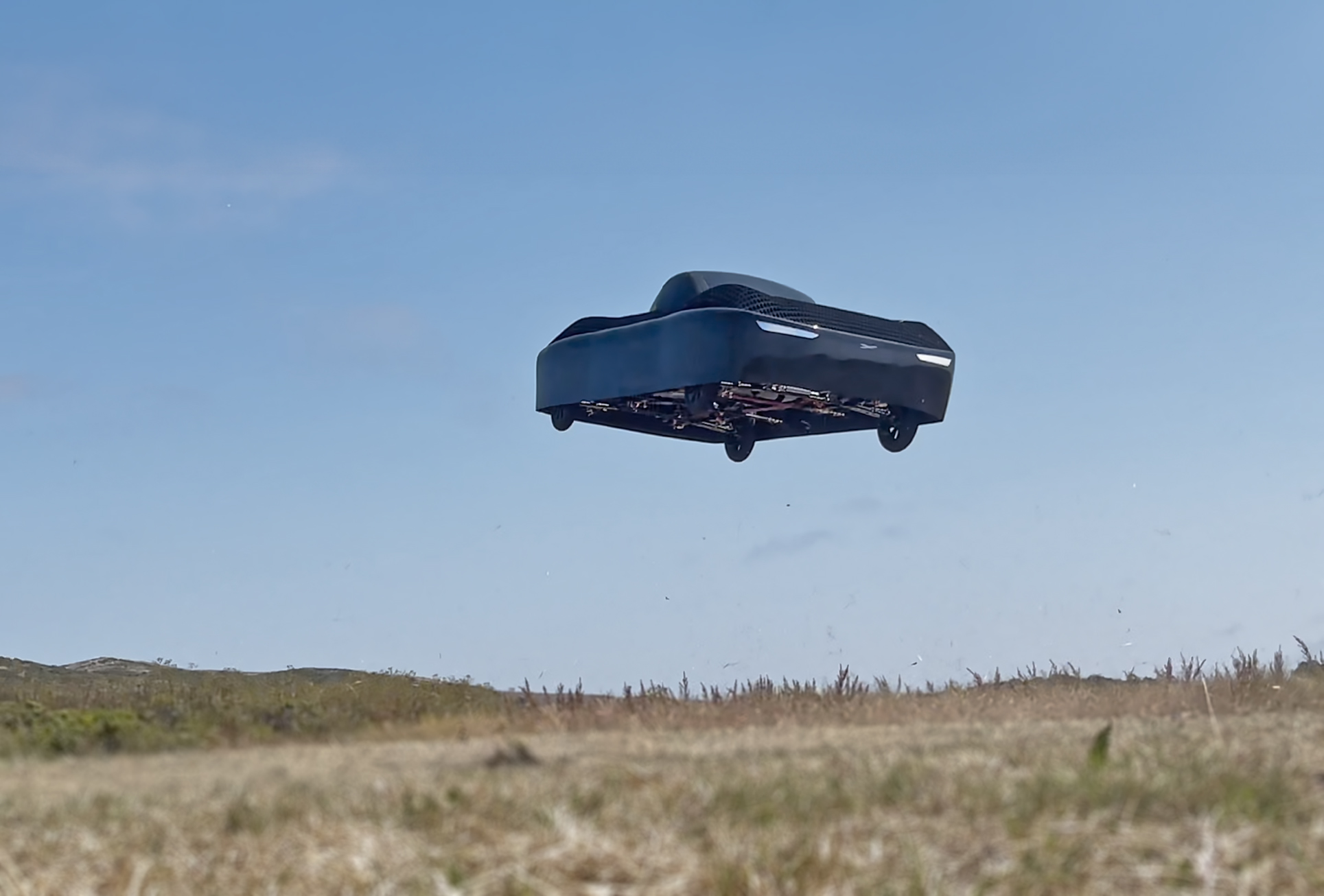 Alef-full-size-car-low-altitude-flight-test-1