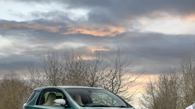 En subasta el único mini auto de Aston Martin con motor V8