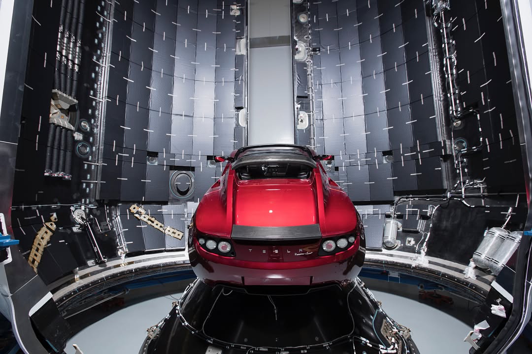 Qué fue del Tesla Roadster que Elon Musk envió al espacio en 2018