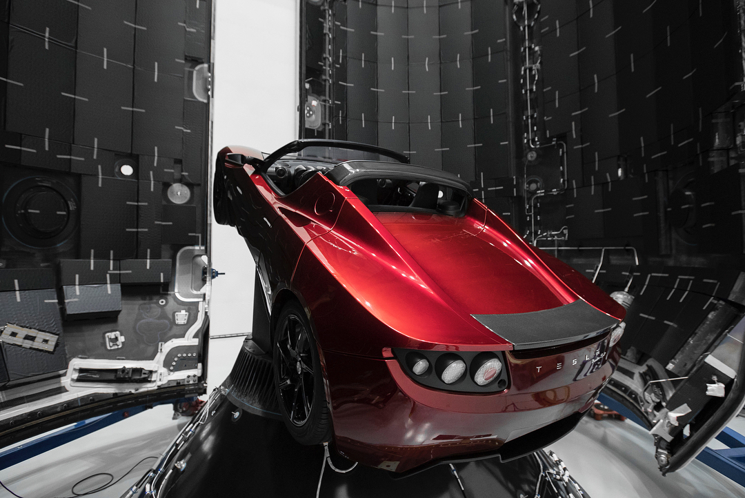Qué fue del Tesla Roadster que Elon Musk envió al espacio en 2018