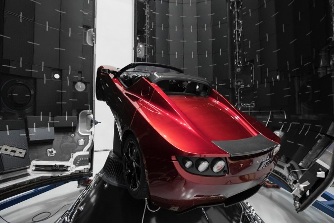 Qué fue del Tesla Roadster que Elon Musk envió al espacio en 2018