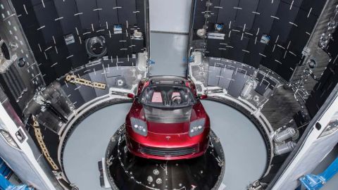 Qué fue del Tesla Roadster que Elon Musk envió al espacio en 2018