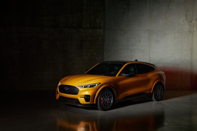 Ford Mustang Mach-E eléctrico supera al clásico en ventas