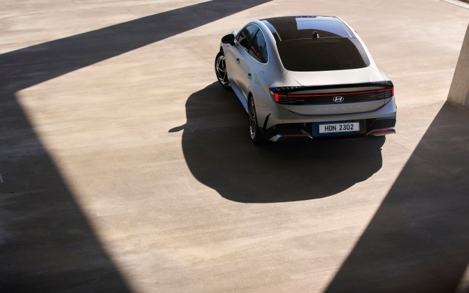 Cuál es el mejor sedan híbrido para comprar en 2025