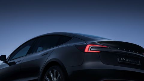 Tesla retira 376.000 autos por fallas en la dirección