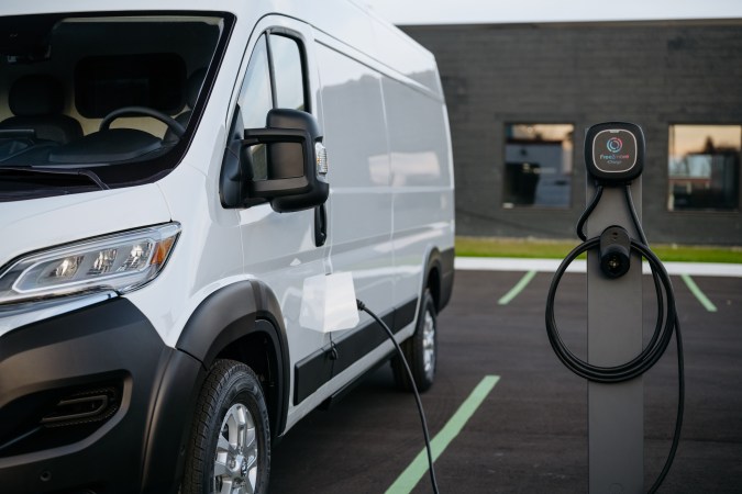 Ram ProMaster EV 2025: el vehículo sin emisiones para tareas utilitarias