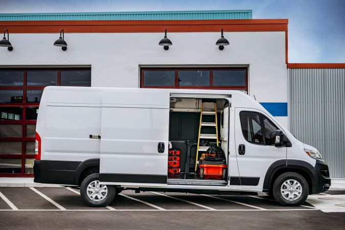 Ram ProMaster EV 2025: el vehículo sin emisiones para tareas utilitarias