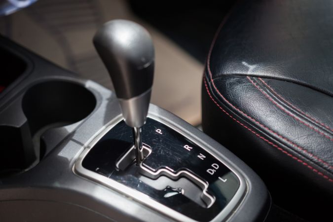 Cuándo usar la posición B o L que tienen algunos carros automáticos