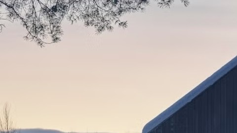 La silueta del EX30 Cross Country destaca por su equilibrio entre aerodinámica y robustez, ideal para la movilidad eléctrica en cualquier terreno.