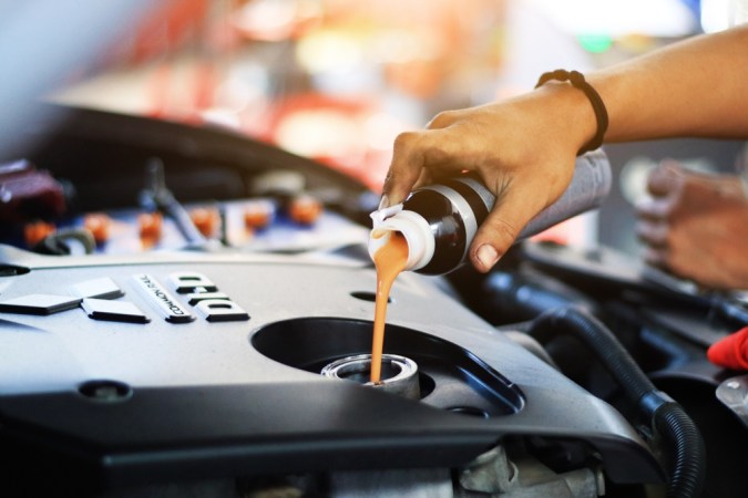 Cómo solucionar el problema del humo del escape sin desarmar el motor