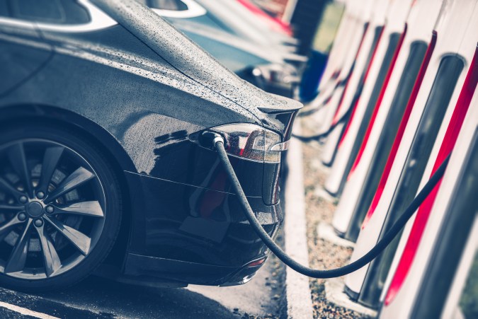 Ponen pausa al plan de infraestructura para carga eléctrica de autos