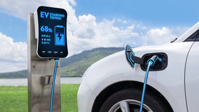 Ponen pausa al plan de infraestructura para carga eléctrica de autos