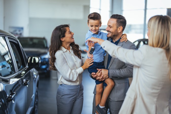 ¿Se puede comprar un carro sin seguro social en USA?