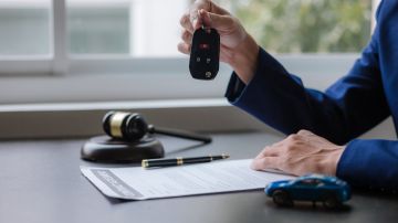 Cómo sacar una licencia para comprar carros en subasta en New Jersey