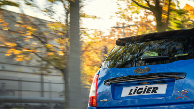 Ligier JS50: el mini auto con diseño de cupé y tecnología avanzada