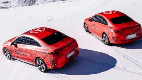 Mercedes Benz trabaja en un nuevo motor V8 electrificado