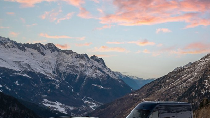 Mercedes Benz trabaja en un nuevo motor V8 electrificado