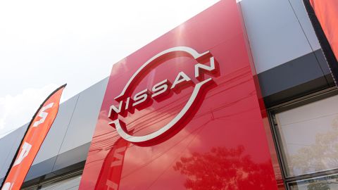 Miles de despidos y cierre de fábricas sufre Nissan para sobrevivir