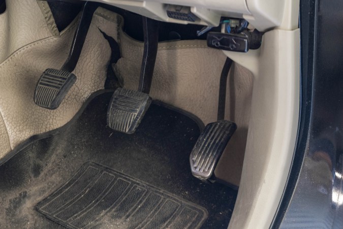 Cuál es el pedal de freno en un carro automático