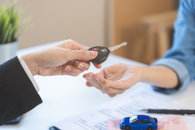 Consejos para combatir el aumento del seguro del auto este 2025