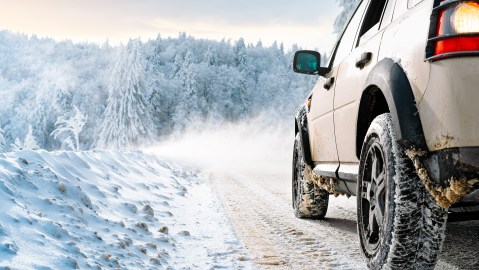 Cómo conducir una 4x4 en la nieve