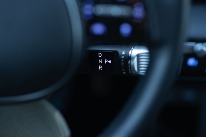 Cuándo usar la posición B o L que tienen algunos carros automáticos