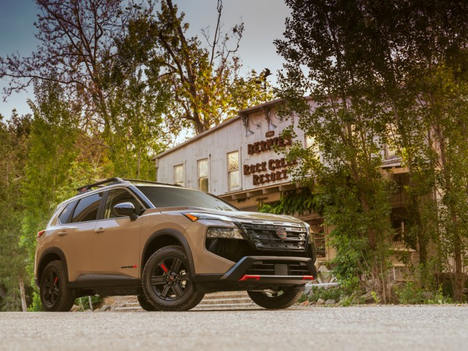 Nissan Rogue vs. Toyota Corolla Cross: ¿Cuál SUV híbrido es mejor?