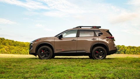 Nissan Rogue vs. Toyota Corolla Cross: ¿Cuál SUV híbrido es mejor?