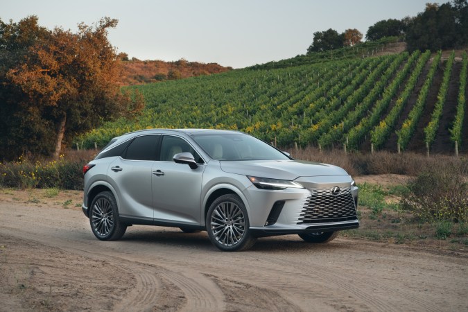Lexus RX 2025: adiós al híbrido básico, hola a la eficiencia