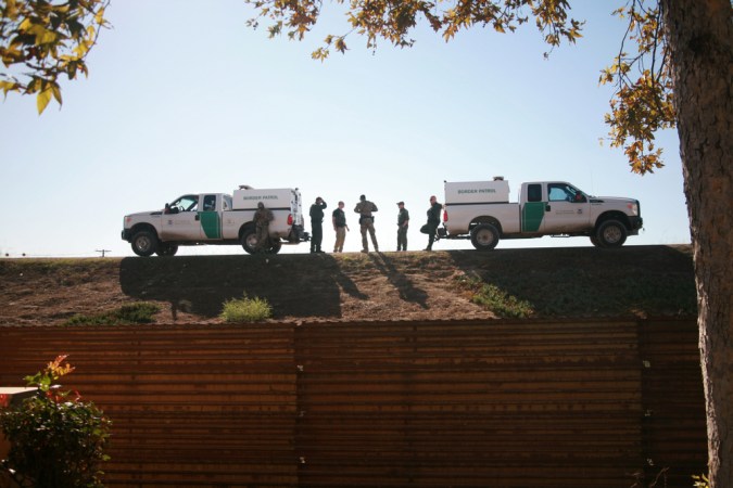 Vehículos del ICE y CBP: cómo identificarlos en EE. UU.