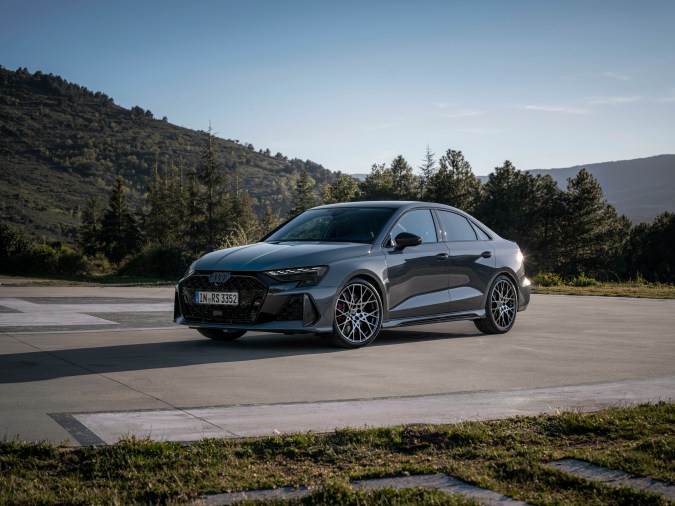 El Audi RS 3 tiene un precio base de $64,695 dólares.