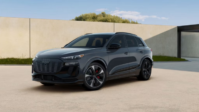 El Audi SQ6 e-tron 2025 carga su batería de 10% a 80% en 21 minutos con carga rápida.