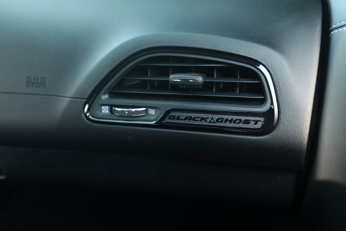 Cuánto cuesta el Dodge Challenger Black Ghost en EE.UU