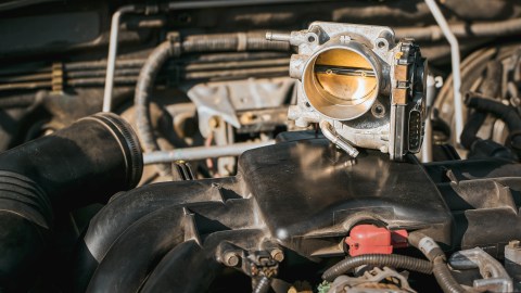 Cómo calibrar el cuerpo de aceleración del motor