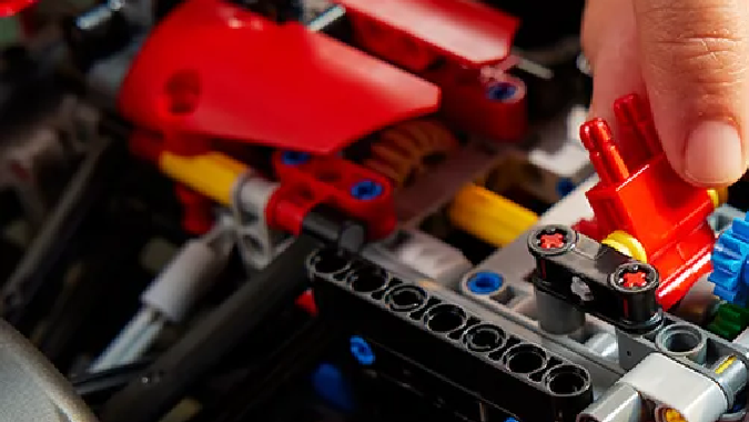 Lego lanza un set del F1 24 de Ferrari y lo celebran a escala real