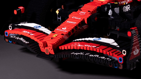 Lego lanza un set del F1 24 de Ferrari y lo celebran a escala real