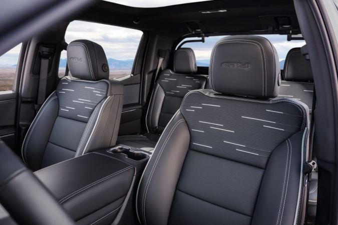 La GMC Sierra EV 2026 tiene un interior lujoso y cómodo.