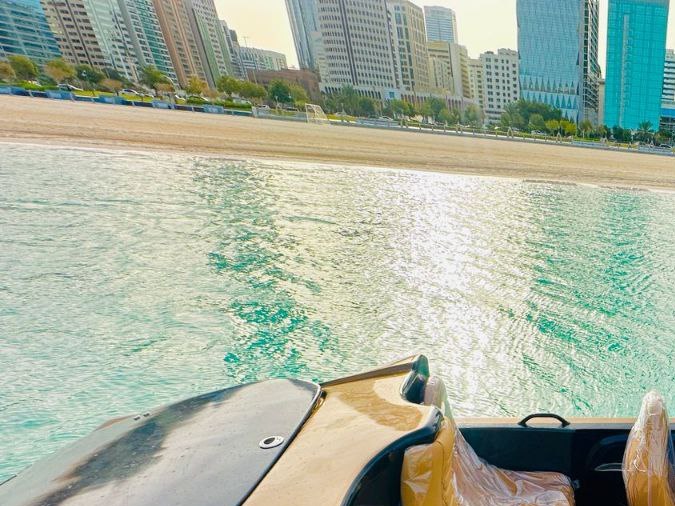 Así es el auto anfibio que puede navegar ríos y transitar en tierra