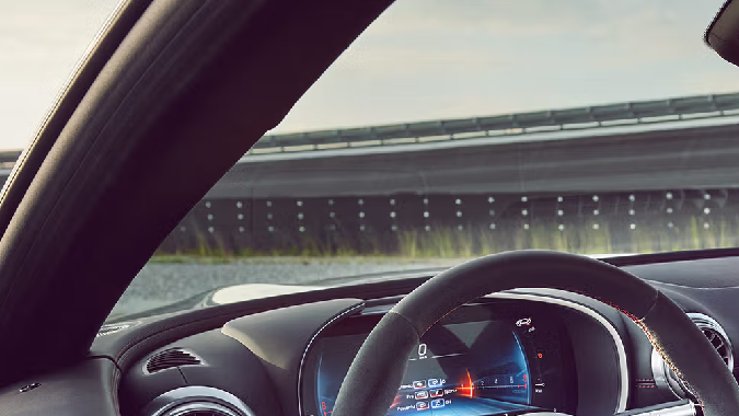 El interior del Mercedes-Benz AMG GT 63 Pro tiene lujo y deportividad.