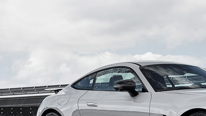 El Mercedes-Benz AMG GT 63 Pro tiene un costo de $197,050 dólares.