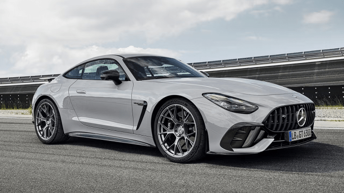 El Mercedes-Benz AMG GT 63 Pro tiene un costo de $197,050 dólares.