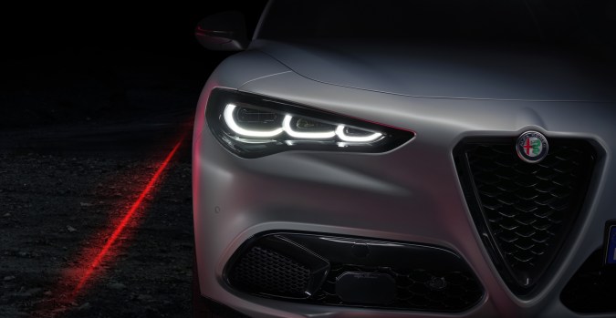 El nuevo Alfa Romeo Stelvio se revelará este año con motor híbrido