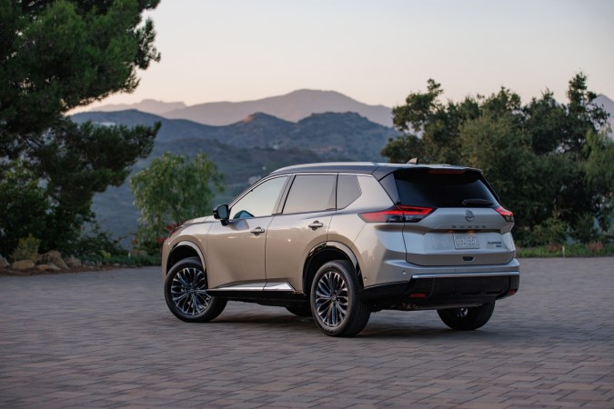 Nissan Rogue vs. Toyota Corolla Cross: ¿Cuál SUV híbrido es mejor?