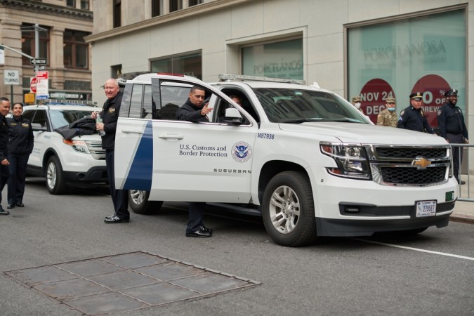 Vehículos del ICE y CBP: cómo identificarlos en EE. UU.