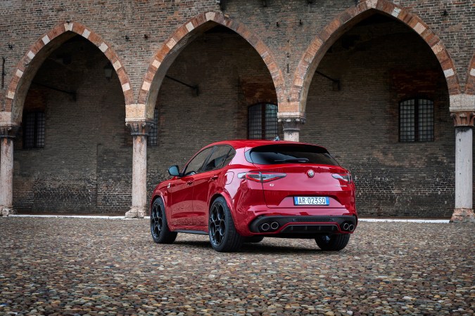 El nuevo Alfa Romeo Stelvio se revelará este año con motor híbrido