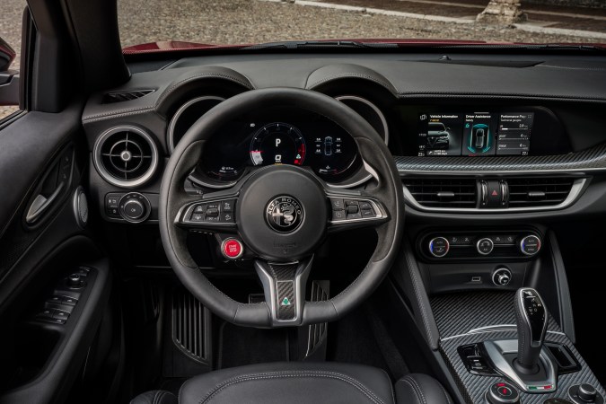 El nuevo Alfa Romeo Stelvio se revelará este año con motor híbrido