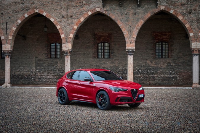 El nuevo Alfa Romeo Stelvio se revelará este año con motor híbrido