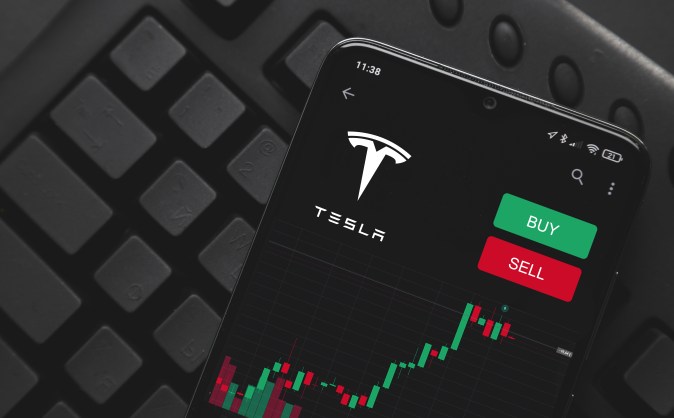 cuanto cuestan las acciones de tesla