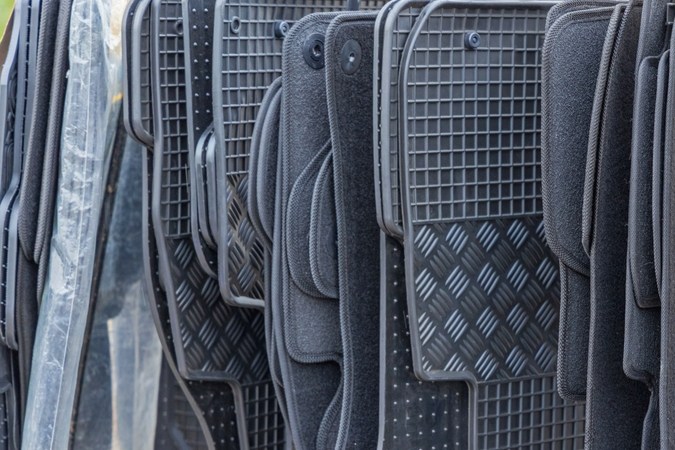 Por qué tu auto huele mal después de llover: cómo solucionarlo