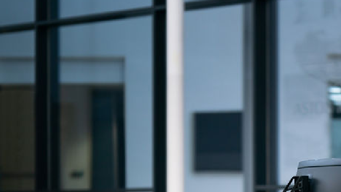 El simulador de carreras de carros de Aston Martin y Curv Racing cuesta $75,000 dólares.